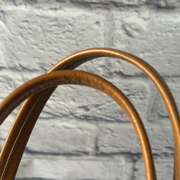 TRENDING Maxi Bags: Prada Venice Belted Tote - Picture 8 of 8